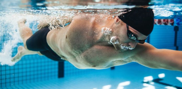 beneficios-de-la-natacion Entérate cómo la natación es aliada para el cuidado del cerebro