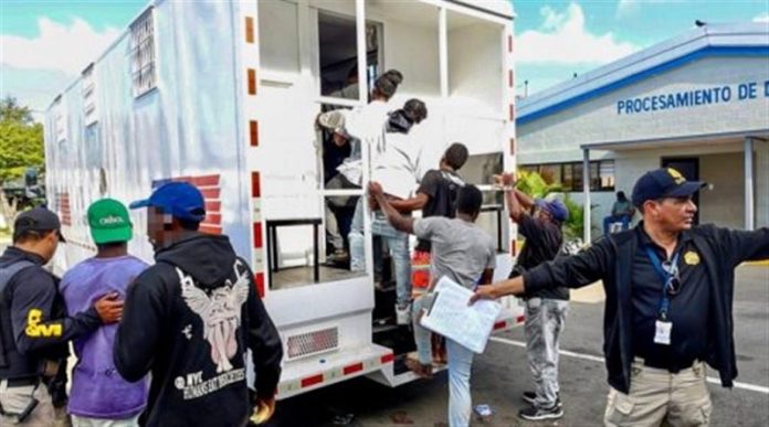 Continúa detención y deportación de haitianos Continúa detención y deportación de haitianos