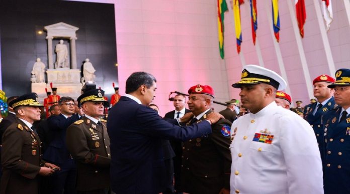 Presidente Maduro otorga ascensos a Generales, Almirantes y Oficiales de la FANB Presidente Maduro otorga ascensos a Generales, Almirantes y Oficiales de la FANB