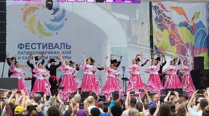 Ballet de Romer Botini conquista el Festival de Cultura Latinoamericana en Rusia