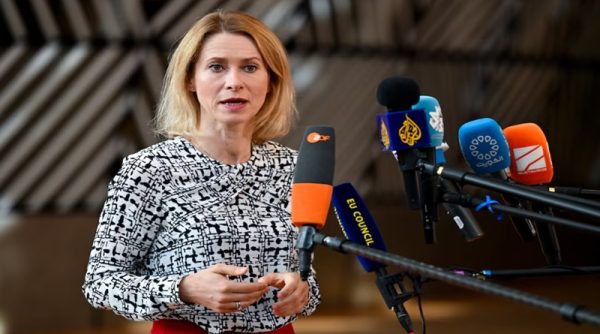 Los ministros de Exteriores de la Unión Europea (UE) acordaron «posponer» cualquier toma de decisiones que hubiera permitido sancionar a Israel por las masacres diarias contra civiles inocentes en Medio Oriente, y tácitamente avalaron al régimen de Benjamín Netanyahu para mantener su ofensiva militar en Gaza, al anunciar que revisarían la “situación” en octubre.