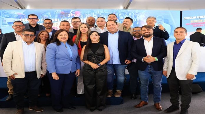 Maduro: Gobernaciones y alcaldías deben garantizar la paz e independencia ante las conspiraciones