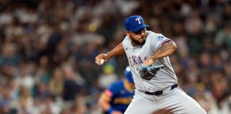 GRANDES LIGAS LUIS CURVERO DEBUTÔ CON LOS RANGERS DE TEXAS
