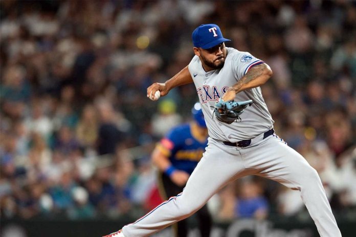 GRANDES LIGAS LUIS CURVERO DEBUTÔ CON LOS RANGERS DE TEXAS
