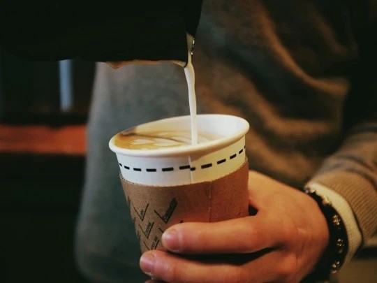Los Microplásticos y el café Los Microplásticos y el café