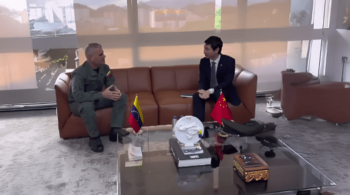 Ministro Padrino López y embajador chino coordinan actos del Día de la Victoria