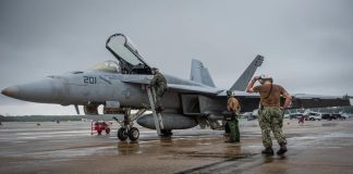 Avión de combate de la Marina de EE.UU. se estrella en aguas de Virginia Beach