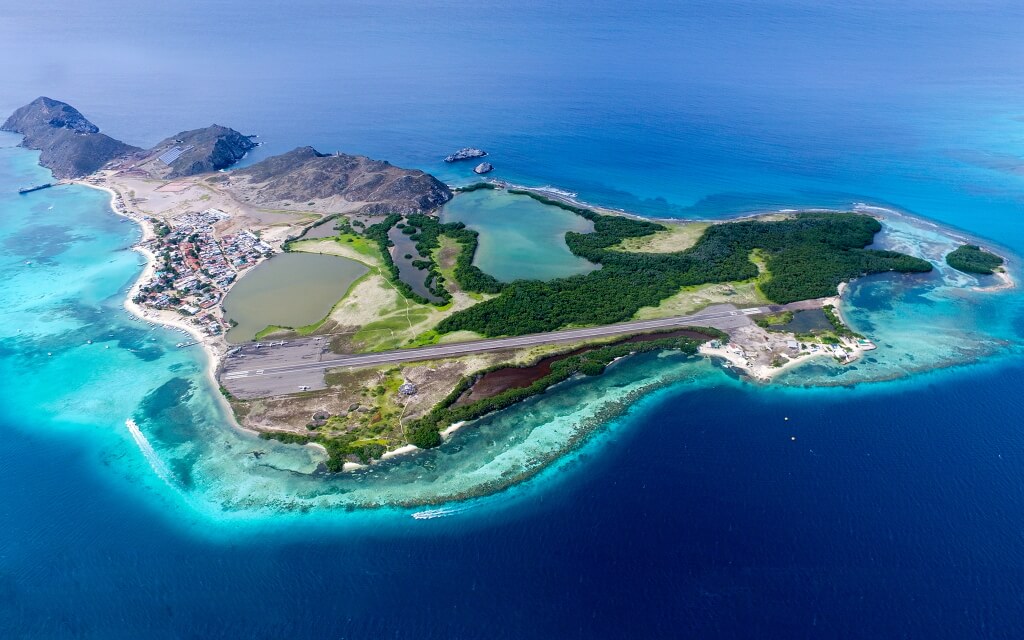 posadamacondo-posada-macondo-los-roques-vista-dal-aereo-venezuela-vacanze-caraibi-book-now