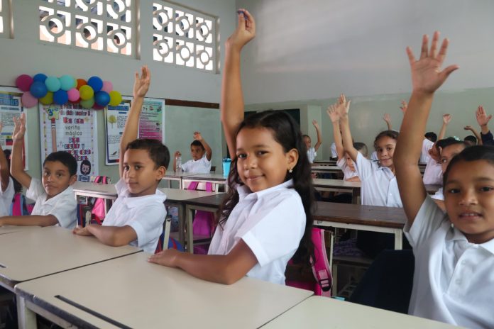 28 (2) escuelas
