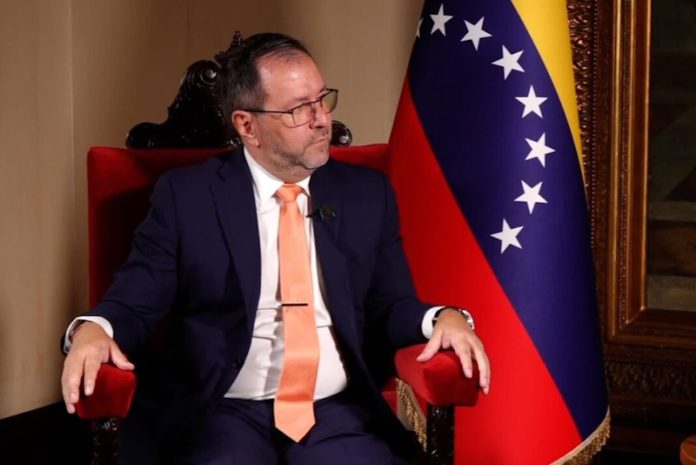a Yván Gil