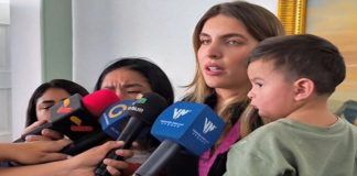 cuatro niños venezolanos llegan al país desde EEUU