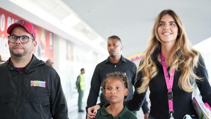 Arriban a Venezuela 185 venezolanos