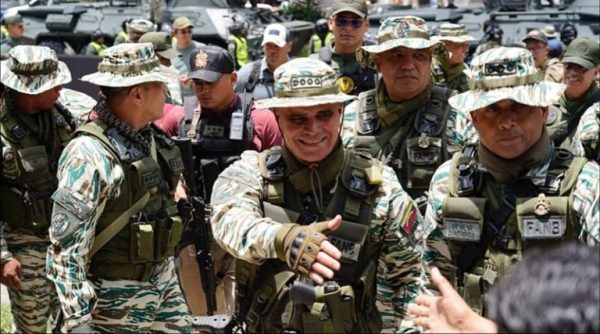 Ministro Padrino López: Venezuela condecora a las mujeres milicianas