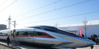 Tren bala CR450