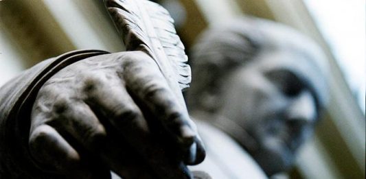 Andrés Bello-estatua-U de Chile-epítetos