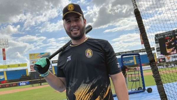 Eugenio Suárez gana el Premio Luis Aparicio 2025