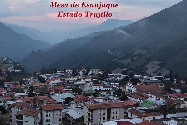 La-Mesa-de-Esnujaque-al-atardecer-estado-Trujillo-600x400