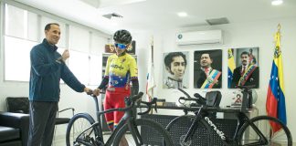 Ciclista Ludy Correa recibió equipamiento para Sordolímpicos Tokio 2025