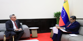 Maduro firma Tratado