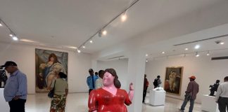 Valencianos celebran con la reinauguración del MUVA
