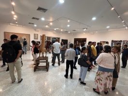 Valencianos celebran con la reinauguración del MUVA