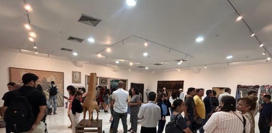 Valencianos celebran con la reinauguración del MUVA