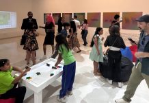 Valencianos celebran con la reinauguración del MUVA