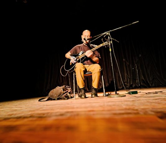 Legendario roquero Gustavo Corma ofrece concierto en el MUVA Gustavo Corma se presenta en un íntimo concierto en el Museo de Arte Valencia