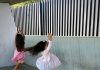NIÑAS JUGANDO-CINETISMO-IA-EL LIBRO