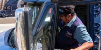 Revocan licencia de comercio a 17.000 migrantes en California