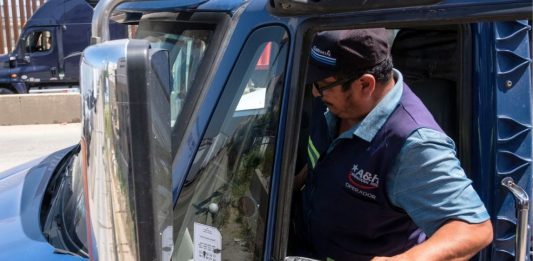 Revocan licencia de comercio a 17.000 migrantes en California