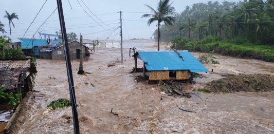 Supertifón Fung-Wong toca tierra en Filipinas