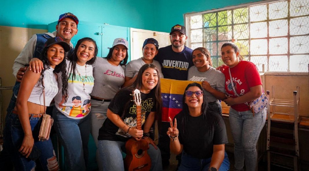 Juventud venezolana participa en Cuarta Consulta Popular