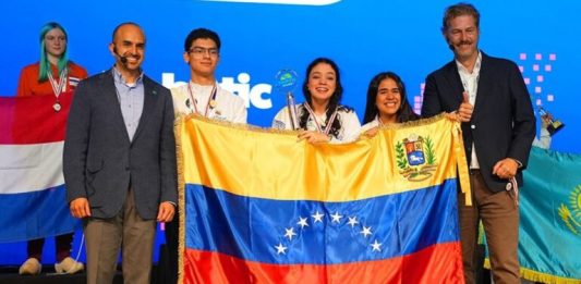 equipo zuliano "Robotic Dreamers"