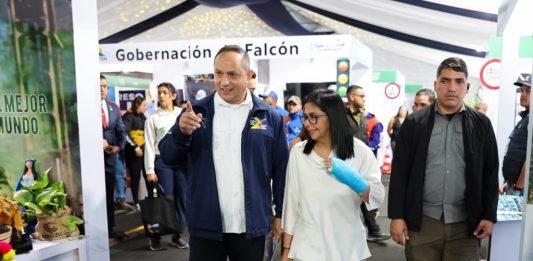 Vicepresidenta Delcy Rodríguez felicitó a la Expo Transporte 2025