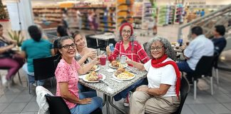 almuerzo navideño-Carmen Pacheco-Crónicas del Peatón