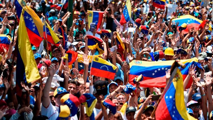 Venezolanos marchan