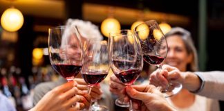 Consumo moderado de alcohol podría reducir el riesgo de sufrir demencia