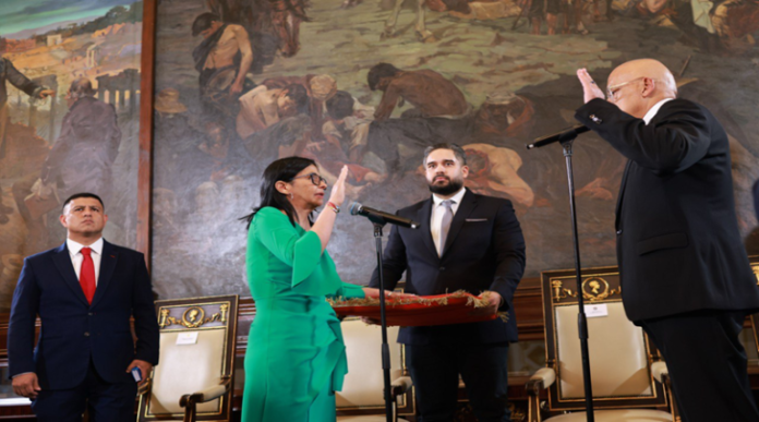 Delcy Rodríguez jura como presidenta encargada
