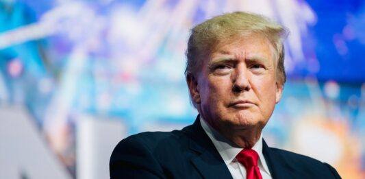 Trump flota masiva Irán