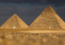 Famoso arqueólogo afirma que está cerca por descubrir tumba de la reina Nefertiti Famoso arqueólogo