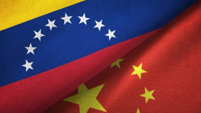 BANDERAS alianza con China