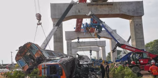 31 muertos en Tailandia tras Caída de una grúa sobre un tren de pasajeros