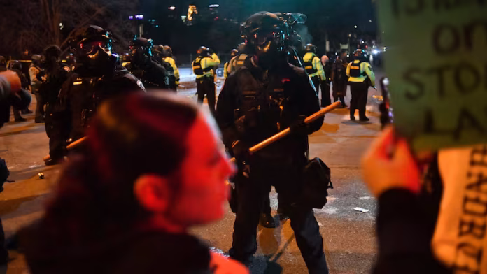 Agente del ICE hiere a migrante venezolano y desata nuevas protestas