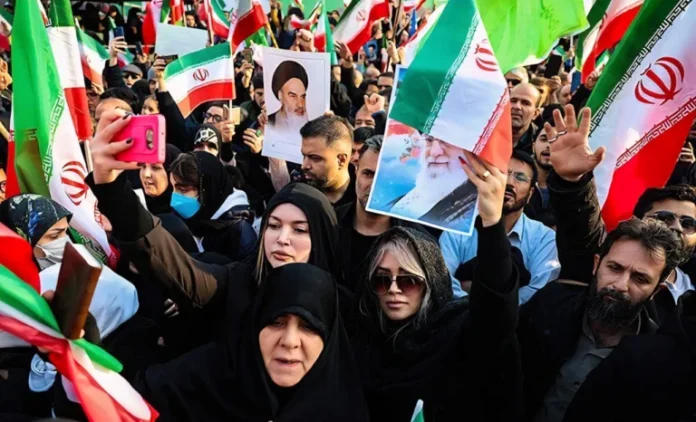 Cientos de iraníes Cientos de iraníes