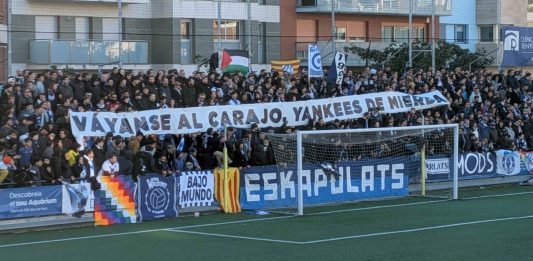 Hinchada del Club Esportiu Europa desplegó pancarta en rechazo a agresión de EEUU contra Venezuela