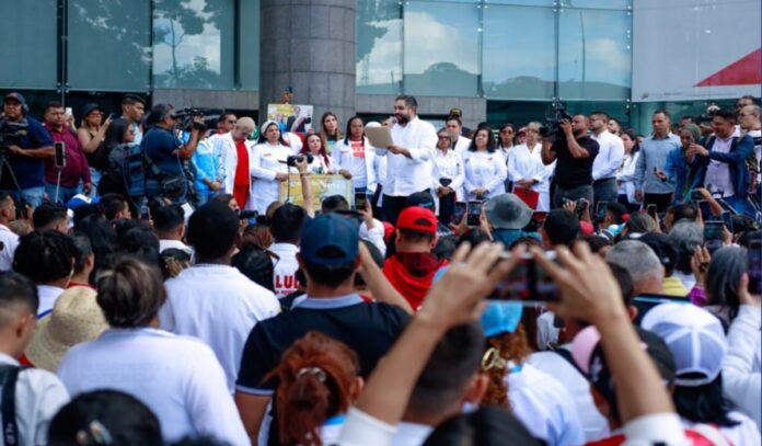 Llevan a cabo entrega de carta por liberación de Maduro y Cilia