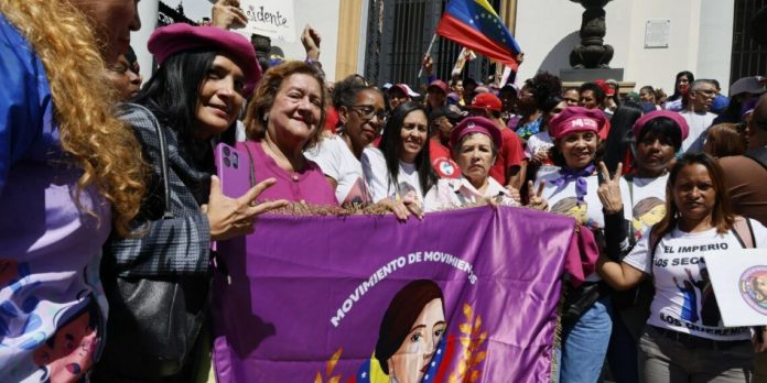 Movimientos sociales concentrados en el Panteón Nacional para exigir liberación de Maduro y Cilia Movimientos sociales concentrados en el Panteón Nacional para exigir liberación de Maduro y Cilia