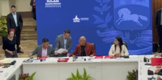 Jorge Rodríguez petróleo escuelas