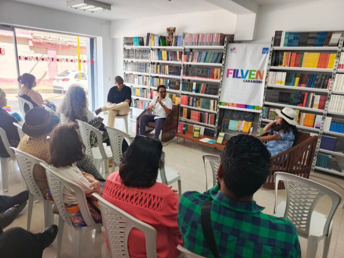 Presentan libro "Desde el Vagón" en la 21ª Filven Carabobo Presentan libro "Desde el Vagón" en la 21ª Filven Carabobo